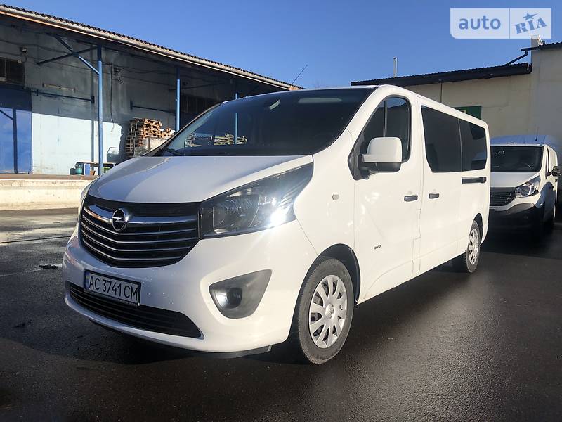 Грузопассажирский фургон Opel Vivaro 2015 в Луцке