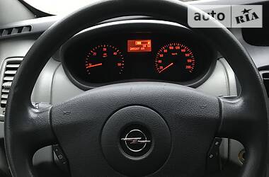 Вантажопасажирський фургон Opel Vivaro 2013 в Лебедині