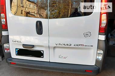 Вантажопасажирський фургон Opel Vivaro 2013 в Чернівцях