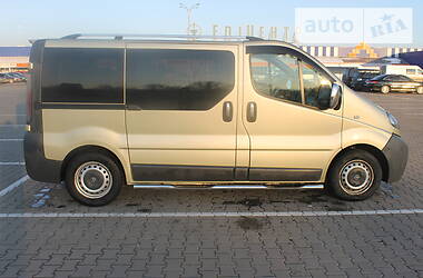 Вантажопасажирський фургон Opel Vivaro 2006 в Чернівцях