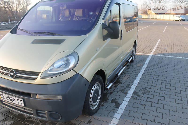 Вантажопасажирський фургон Opel Vivaro 2006 в Чернівцях