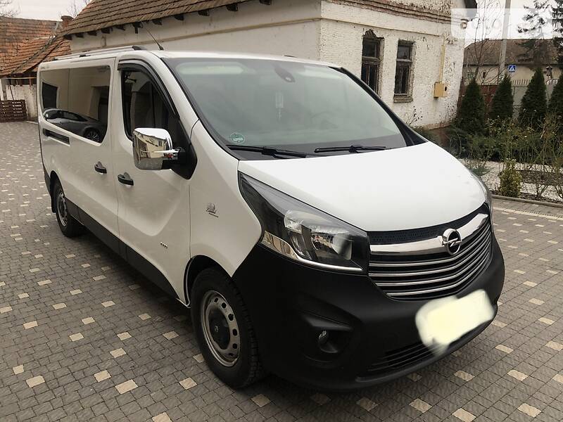 Вантажопасажирський фургон Opel Vivaro 2016 в Береговому