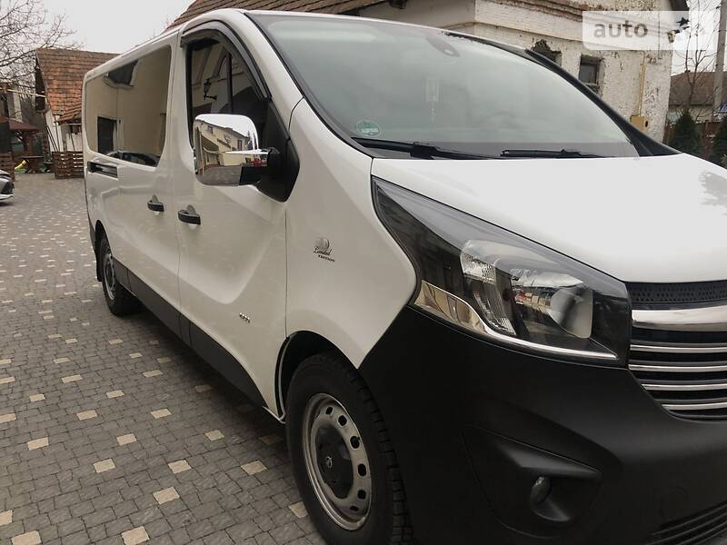 Вантажопасажирський фургон Opel Vivaro 2016 в Береговому