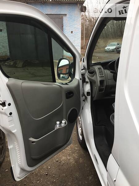 Вантажопасажирський фургон Opel Vivaro 2010 в Умані фото 3 Вантажопасажирський фургон Opel Vivaro 2010 в Умані