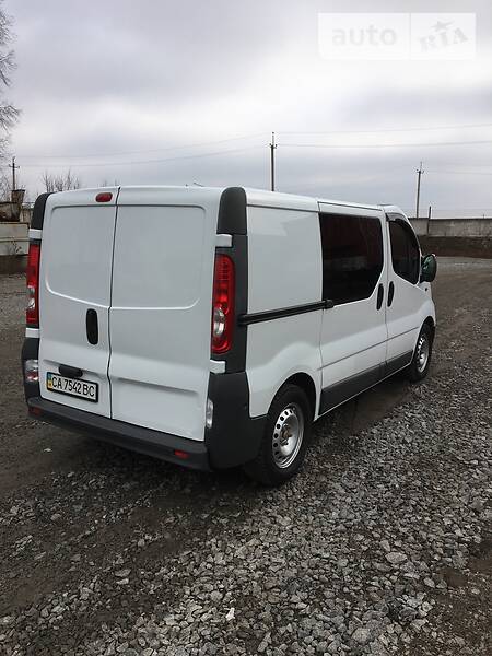 Вантажопасажирський фургон Opel Vivaro 2010 в Умані фото 7 Вантажопасажирський фургон Opel Vivaro 2010 в Умані