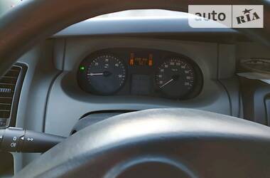 Вантажопасажирський фургон Opel Vivaro 2009 в 