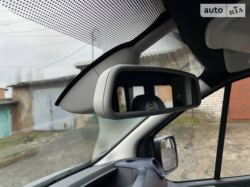 Мінівен Opel Vivaro 2015 в Козятині