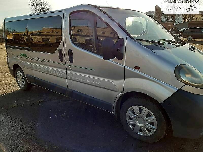 Вантажопасажирський фургон Opel Vivaro 2002 в Ратному