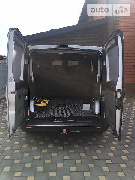 Вантажопасажирський фургон Opel Vivaro 2013 в Вишневому фото 6 Вантажопасажирський фургон Opel Vivaro 2013 в Вишневому