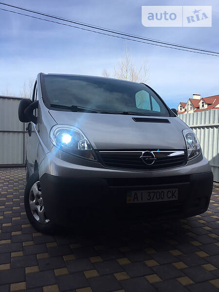 Вантажопасажирський фургон Opel Vivaro 2013 в Вишневому фото 19 Вантажопасажирський фургон Opel Vivaro 2013 в Вишневому