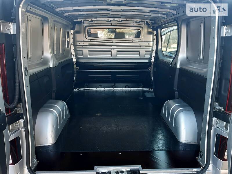 Вантажопасажирський фургон Opel Vivaro 2015 в Дубні фото 22 Вантажопасажирський фургон Opel Vivaro 2015 в Дубні