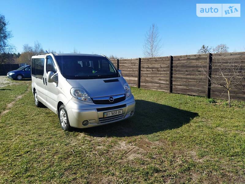 Вантажопасажирський фургон Opel Vivaro 2006 в 