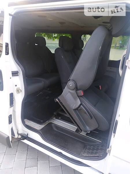 Грузопассажирский фургон Opel Vivaro 2011 в Львове