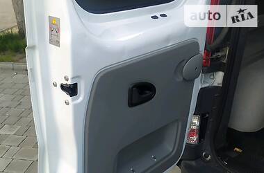 Вантажопасажирський фургон Opel Vivaro 2011 в 