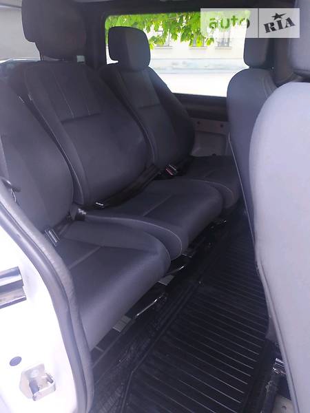 Грузопассажирский фургон Opel Vivaro 2011 в Львове