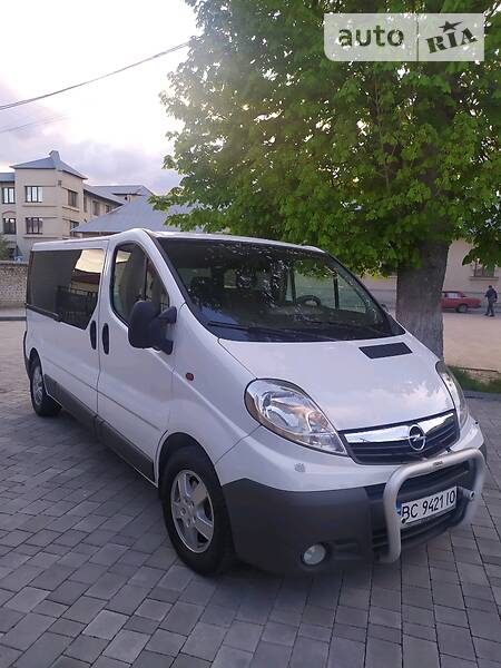 Грузопассажирский фургон Opel Vivaro 2011 в Львове