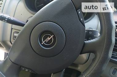 Вантажопасажирський фургон Opel Vivaro 2011 в 