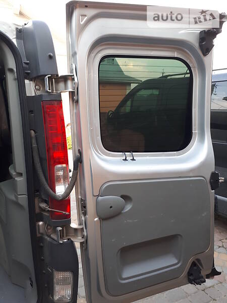 Мінівен Opel Vivaro 2011 в Косові