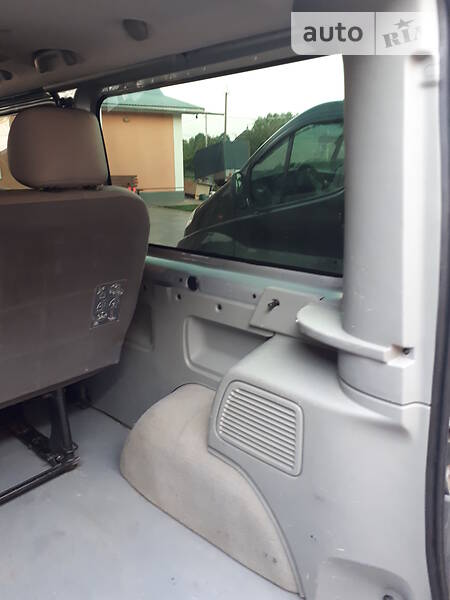 Мінівен Opel Vivaro 2011 в Косові