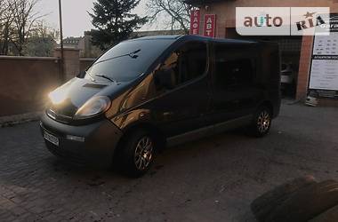 Грузопассажирский фургон Opel Vivaro 2005 в Ужгороде