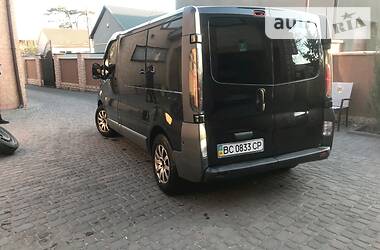 Грузопассажирский фургон Opel Vivaro 2005 в Ужгороде