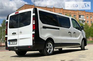 Грузопассажирский фургон Opel Vivaro 2015 в Дубно