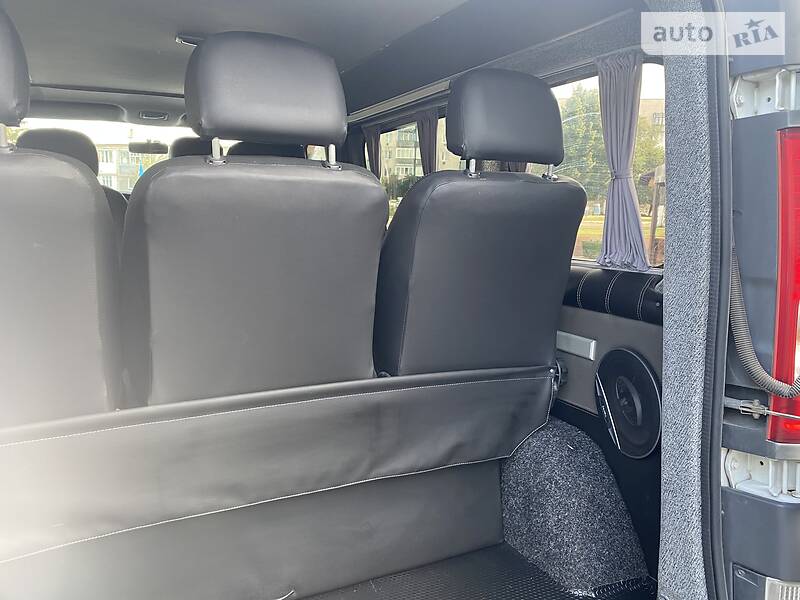 Вантажопасажирський фургон Opel Vivaro 2007 в Теофіполі