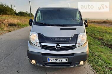 Грузопассажирский фургон Opel Vivaro 2013 в Дрогобыче