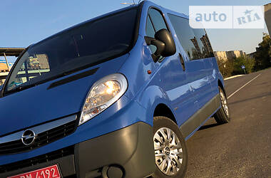 Грузопассажирский фургон Opel Vivaro 2011 в Дрогобыче