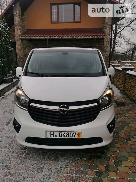 Грузопассажирский фургон Opel Vivaro 2017 в Ровно