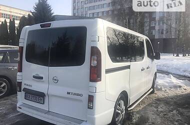 Грузопассажирский фургон Opel Vivaro 2015 в Ровно