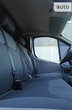 Грузопассажирский фургон Opel Vivaro 2011 в Сумах