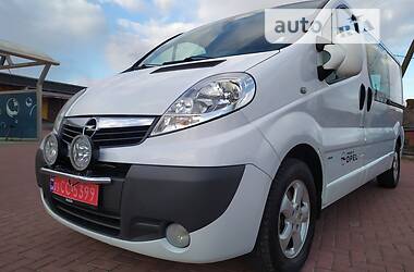 Вантажний фургон Opel Vivaro 2013 в Рівному