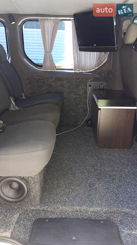 Мінівен Opel Vivaro 2012 в Києві