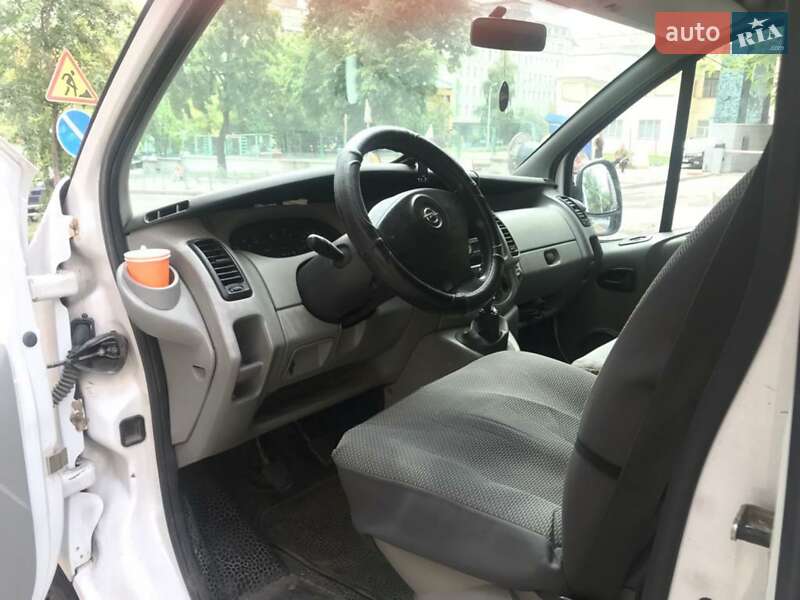 Минивэн Opel Vivaro 2003 в Ивано-Франковске
