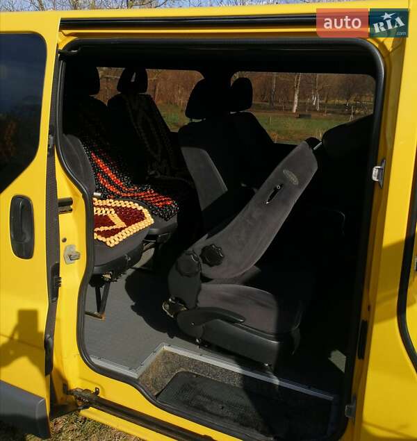 Минивэн Opel Vivaro 2004 в Новоселице