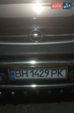 Минивэн Opel Vivaro 2004 в 