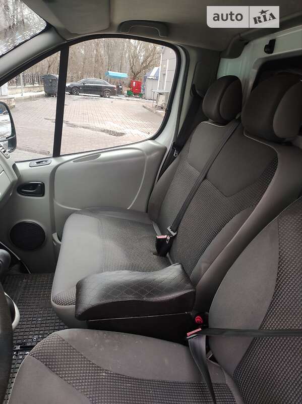 Грузовой фургон Opel Vivaro 2011 в Киеве