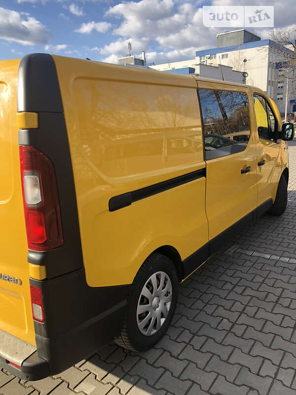 Вантажний фургон Opel Vivaro 2016 в Чернівцях