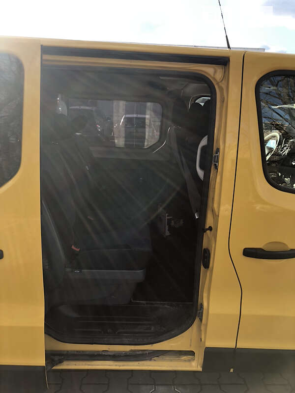 Вантажний фургон Opel Vivaro 2016 в Чернівцях