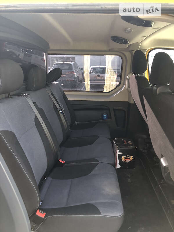 Вантажний фургон Opel Vivaro 2016 в Чернівцях