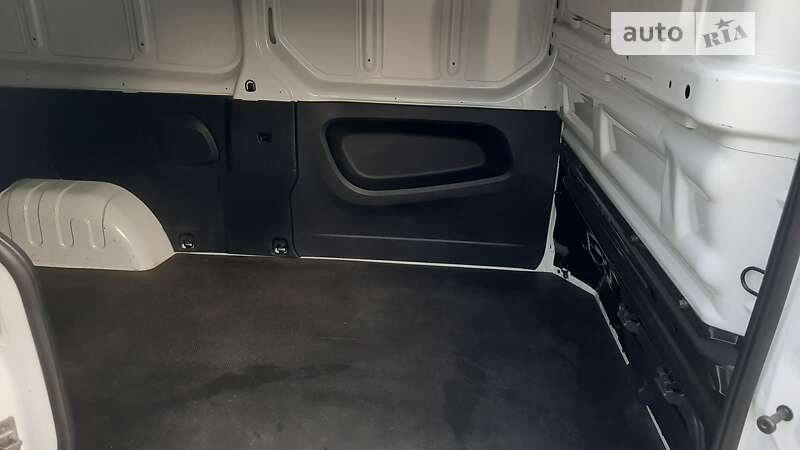 Грузовой фургон Opel Vivaro 2018 в Луцке