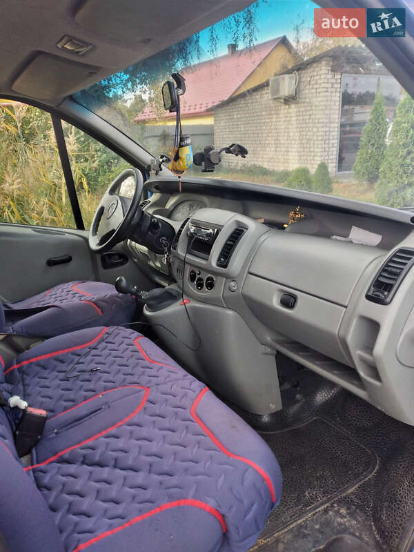 Мінівен Opel Vivaro 2003 в Шацьку