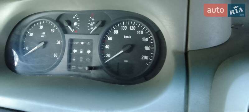 Мінівен Opel Vivaro 2003 в Романіву