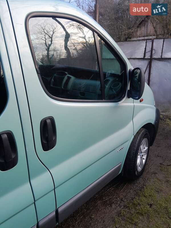 Мінівен Opel Vivaro 2002 в Мукачевому