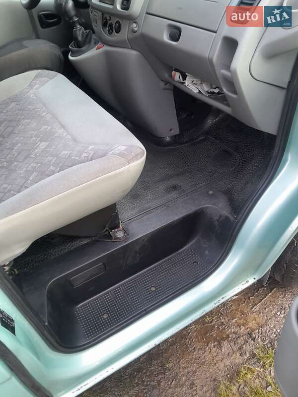 Мінівен Opel Vivaro 2002 в Мукачевому