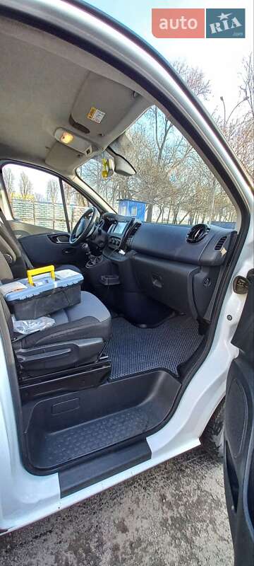 Грузовой фургон Opel Vivaro 2017 в Днепре