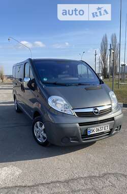 Минивэн Opel Vivaro 2010 в Вараше