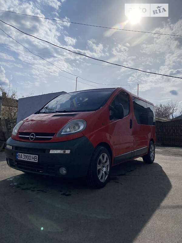 Минивэн Opel Vivaro 2004 в Александрие