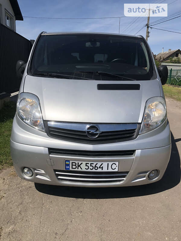 Мінівен Opel Vivaro 2010 в Шумську